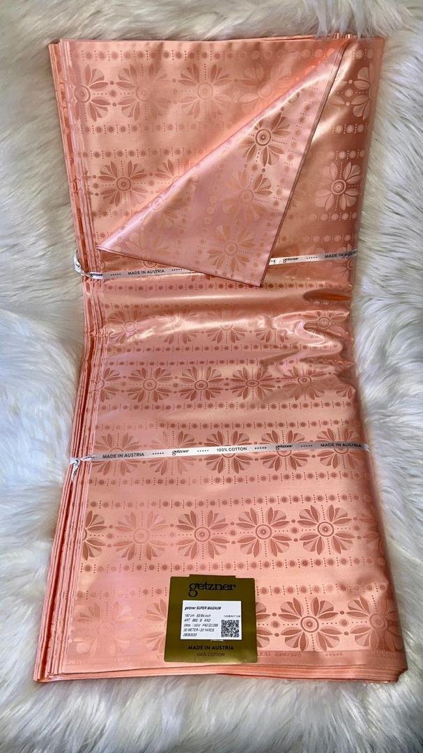 Tissu Getzner Premium - Rose Pêche Motif Floral Jacquard